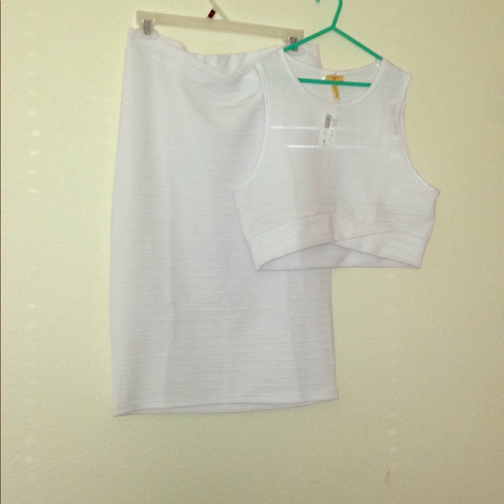 White 2 piece outfit 😍 sale end Friday